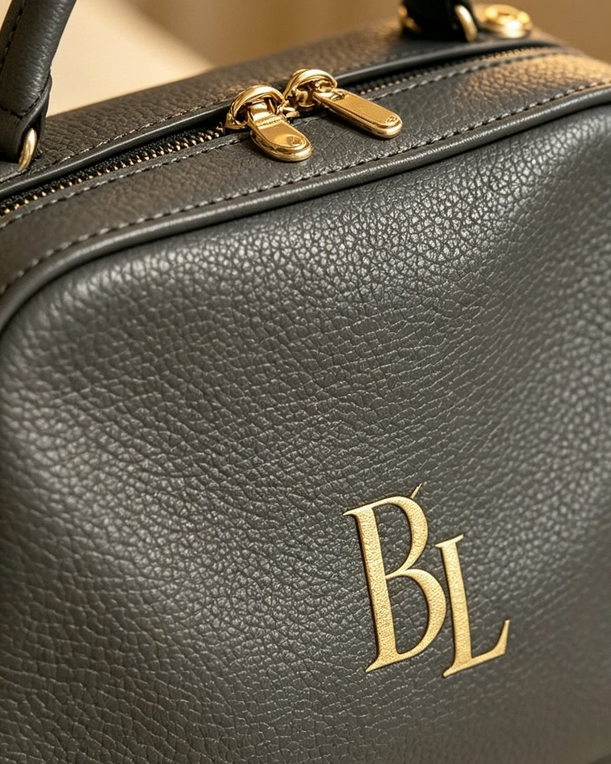 BL Custom Camera-Style Bag – Minimalist Boxy Handbag & Crossbody; Versatile Small Square Bag for Commuting (04-15)